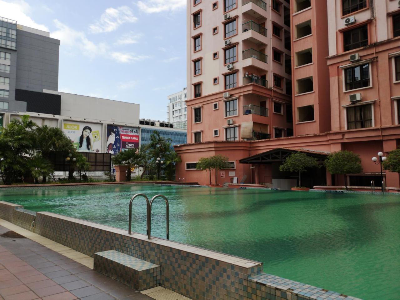 Aparthotel Marina Court Luxury Penthouse Kota Kinabalu Zewnętrze zdjęcie