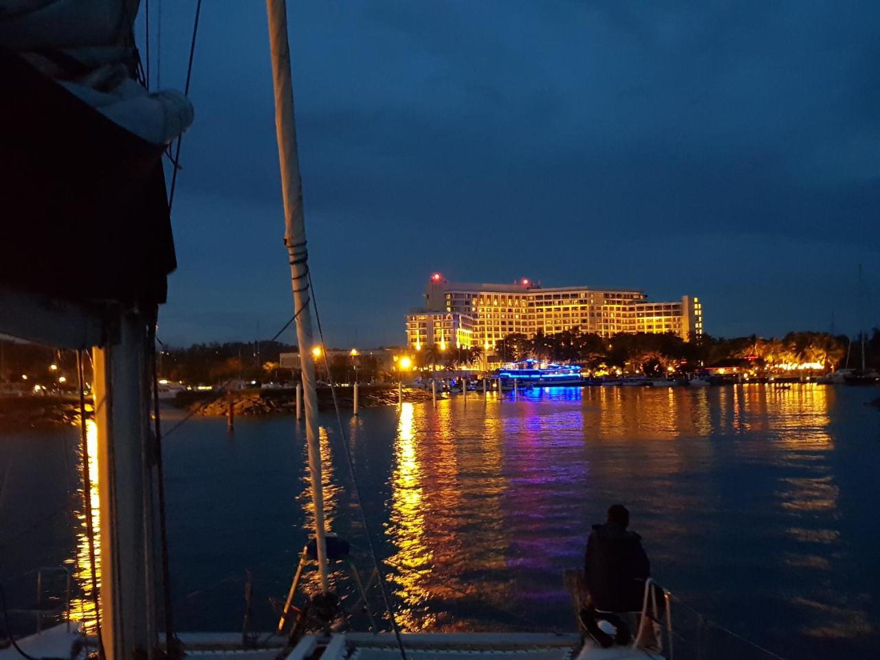 Aparthotel Marina Court Luxury Penthouse Kota Kinabalu Zewnętrze zdjęcie